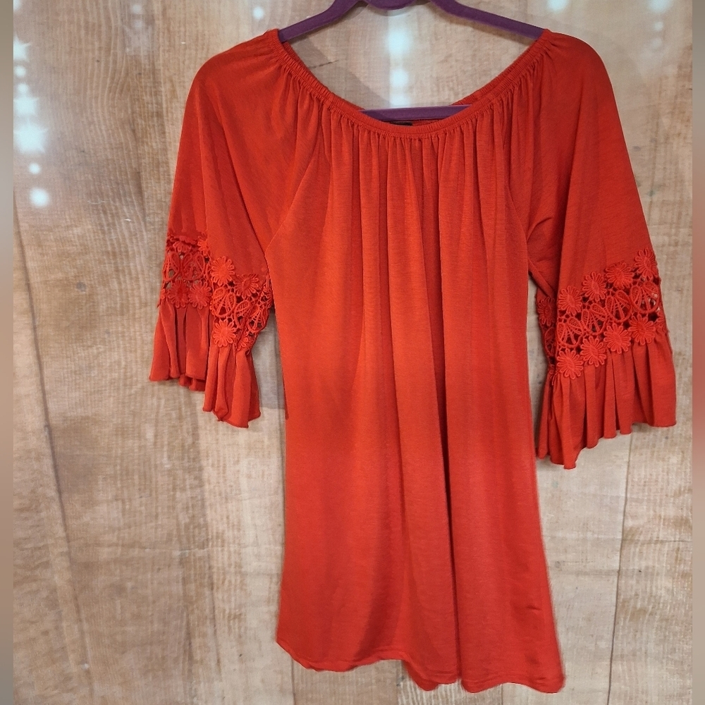 WINWIN RUFFLE SLEEVE TUNIC SIZE S/M RED